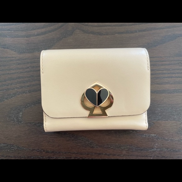 Kate Spade twist lock wallet. - Picture 1 of 3